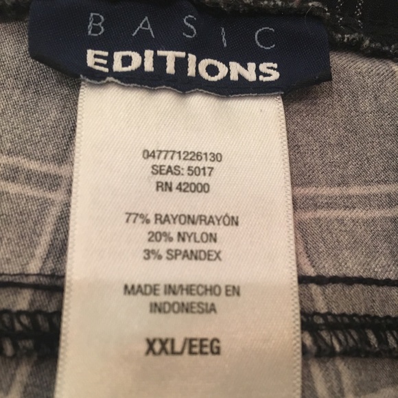 Basic Editions Capri Pants - Picture 3 of 3